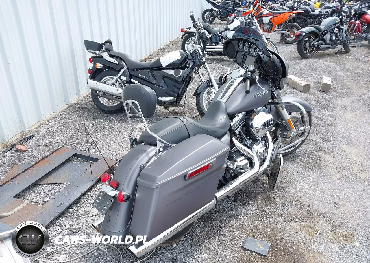 2016 Harley-Davidson Flhxs Street Glide Special VIN:1HD1KRM1XGB683506 - 4