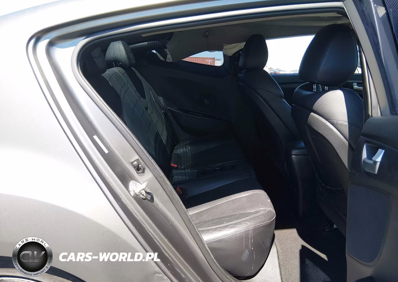 2015 Hyundai Veloster Turbo VIN:KMHTC6AE5FU224654 - 8