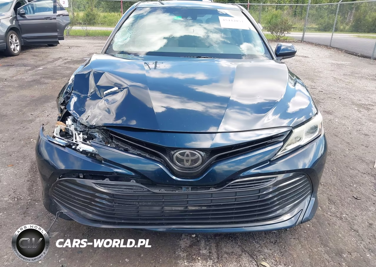 2018 Toyota Camry Le VIN:4T1B11HK1JU574419 - 12
