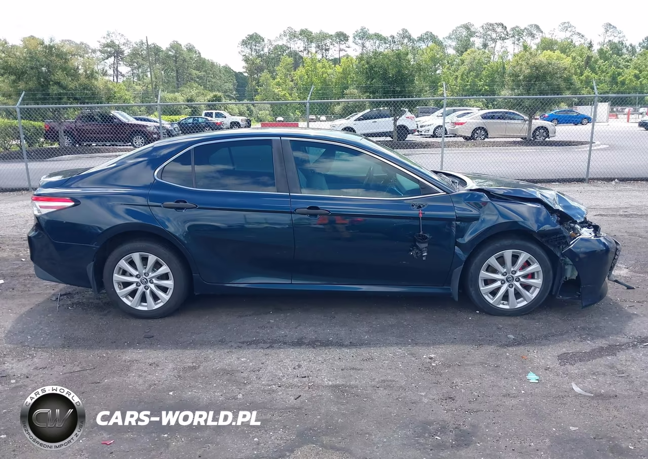 2018 Toyota Camry Le VIN:4T1B11HK1JU574419 - 13