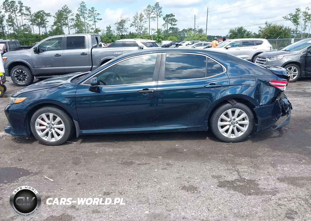 2018 Toyota Camry Le VIN:4T1B11HK1JU574419 - 14