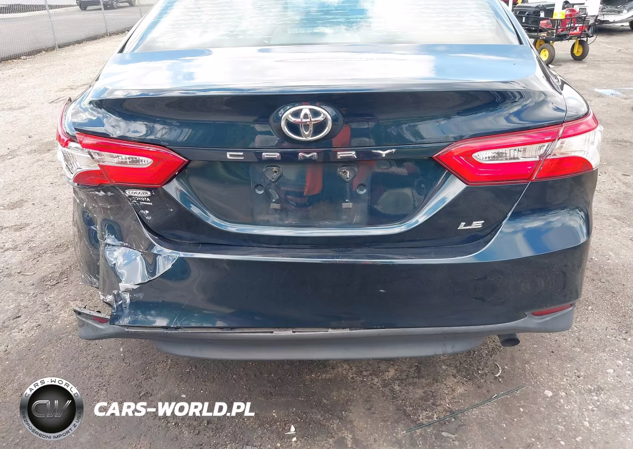 2018 Toyota Camry Le VIN:4T1B11HK1JU574419 - 16