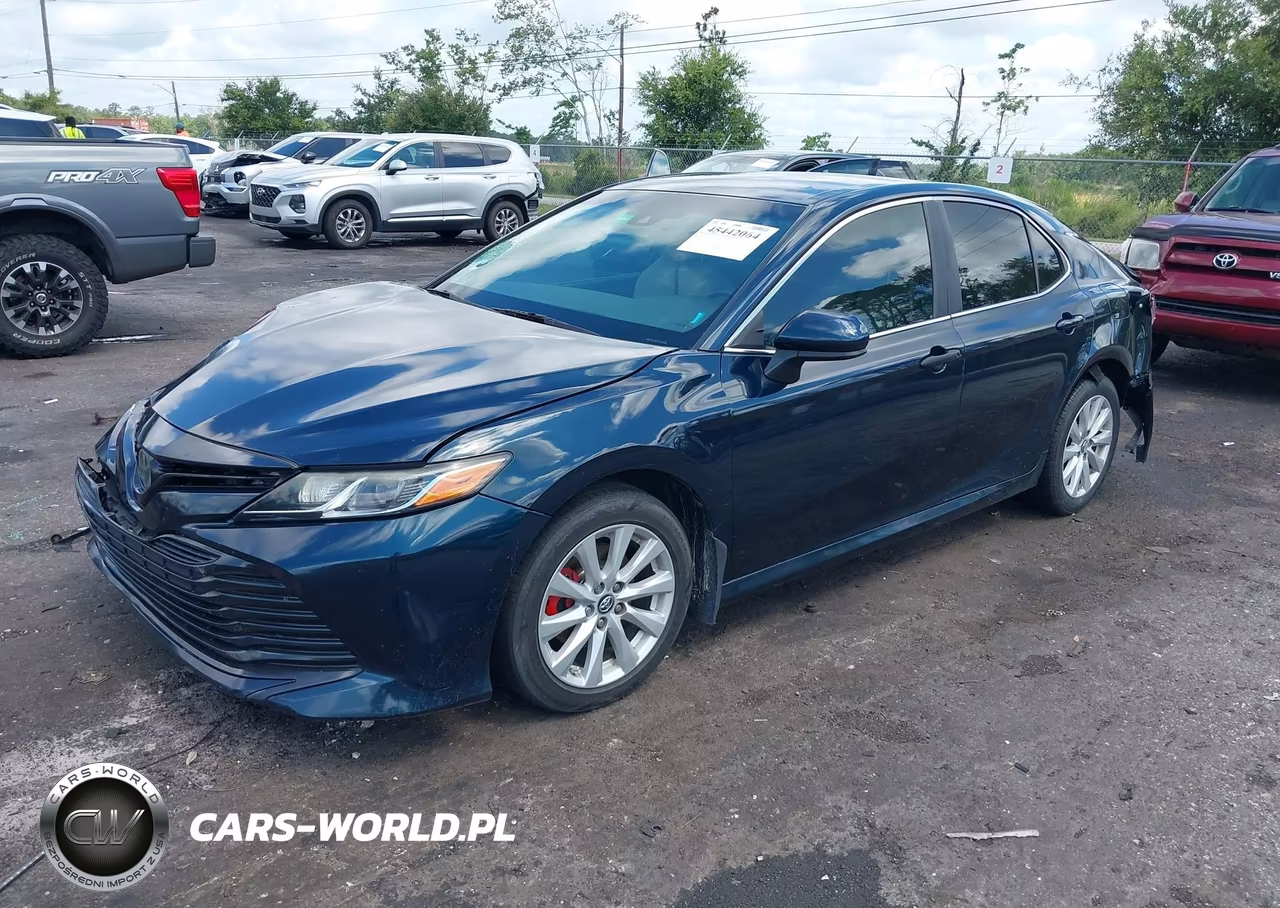 2018 Toyota Camry Le VIN:4T1B11HK1JU574419 - 2
