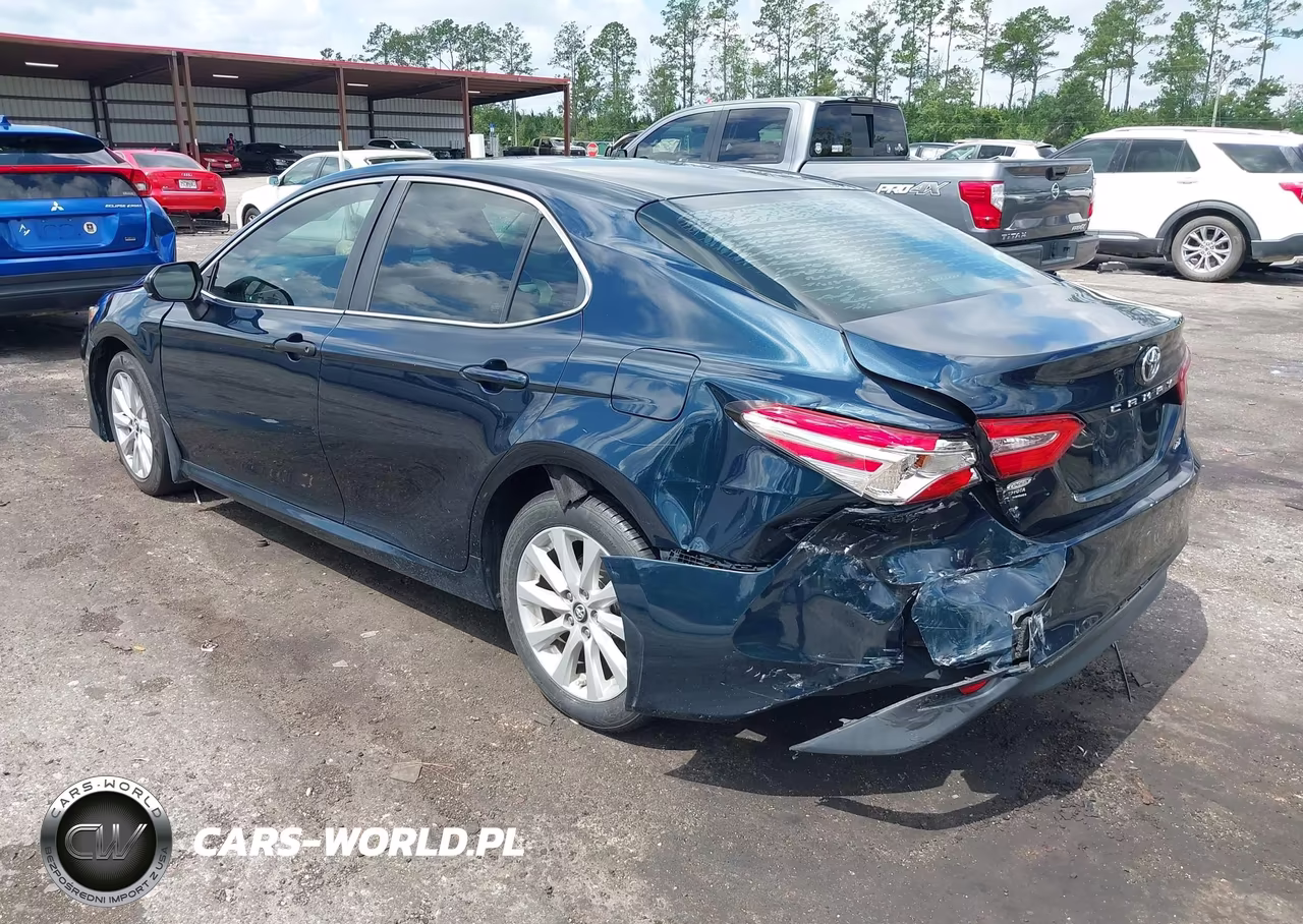 2018 Toyota Camry Le VIN:4T1B11HK1JU574419 - 3