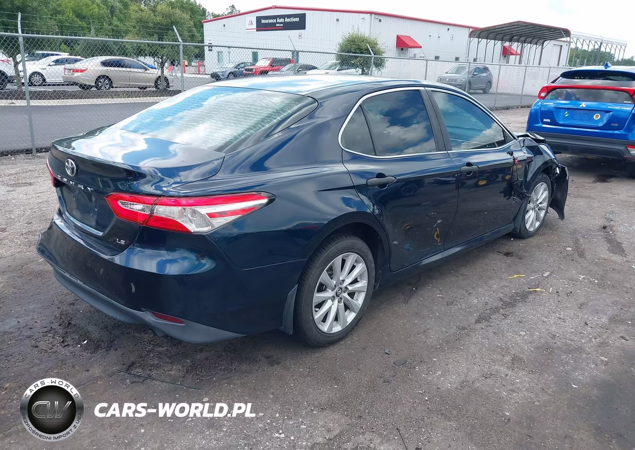 2018 Toyota Camry Le VIN:4T1B11HK1JU574419 - 4