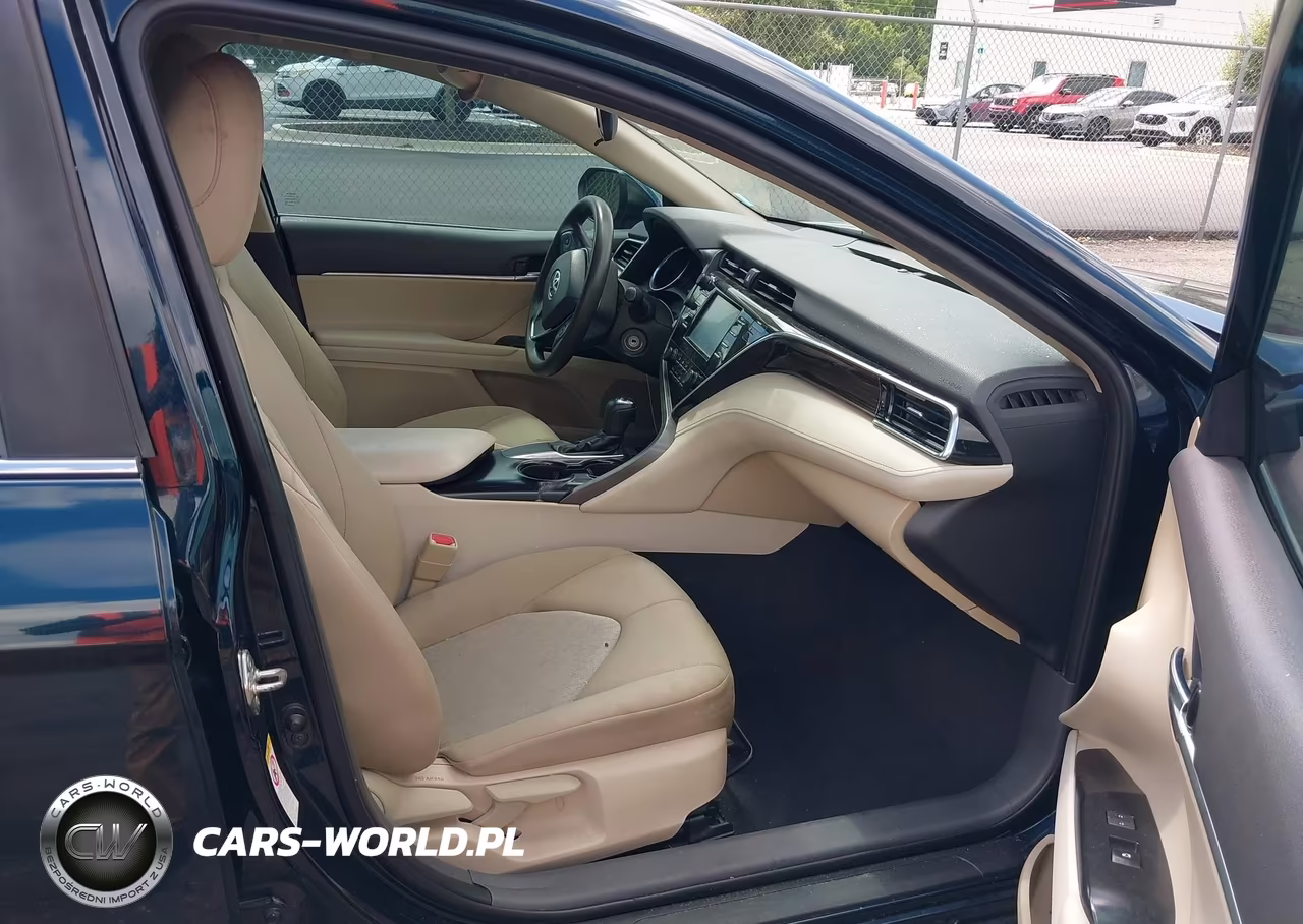 2018 Toyota Camry Le VIN:4T1B11HK1JU574419 - 5