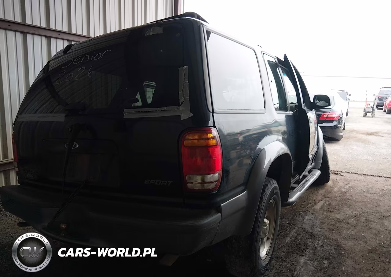 1999 Ford Explorer Sport VIN:1FMYU24E5XUC18362 - 4