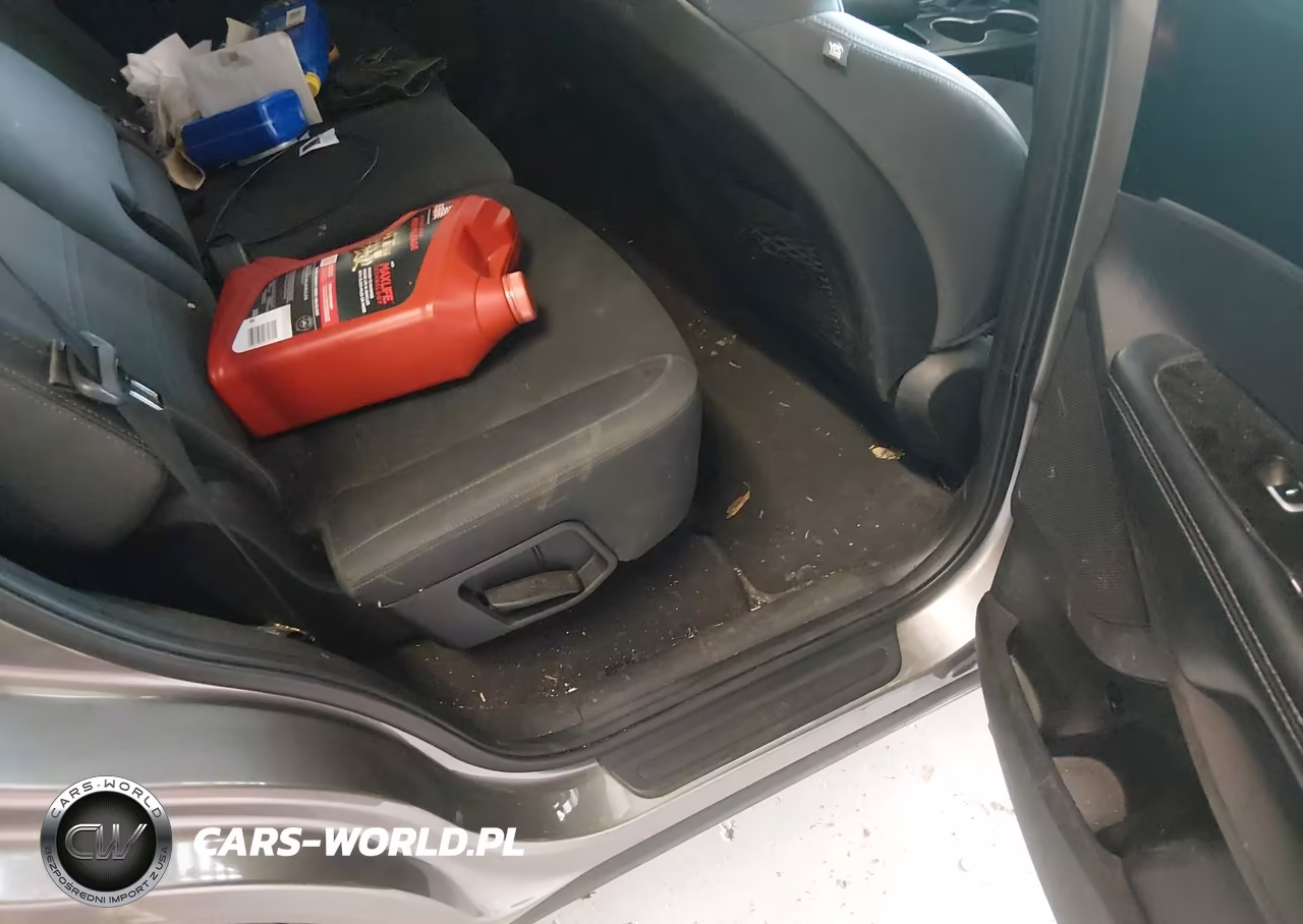 2018 Kia Sorento 2.4L L VIN:5XYPG4A34JG424674 - 8