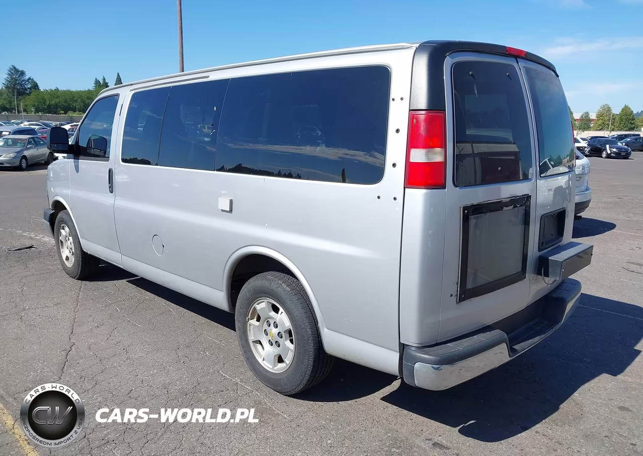 2010 Chevrolet Express 1500 Lt VIN:1GNUGCD41A1175906 - 3