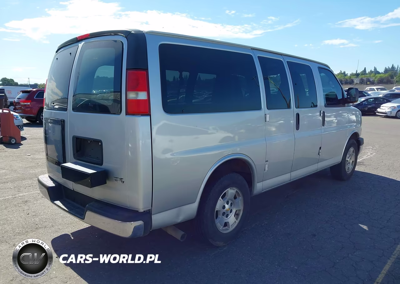 2010 Chevrolet Express 1500 Lt VIN:1GNUGCD41A1175906 - 4