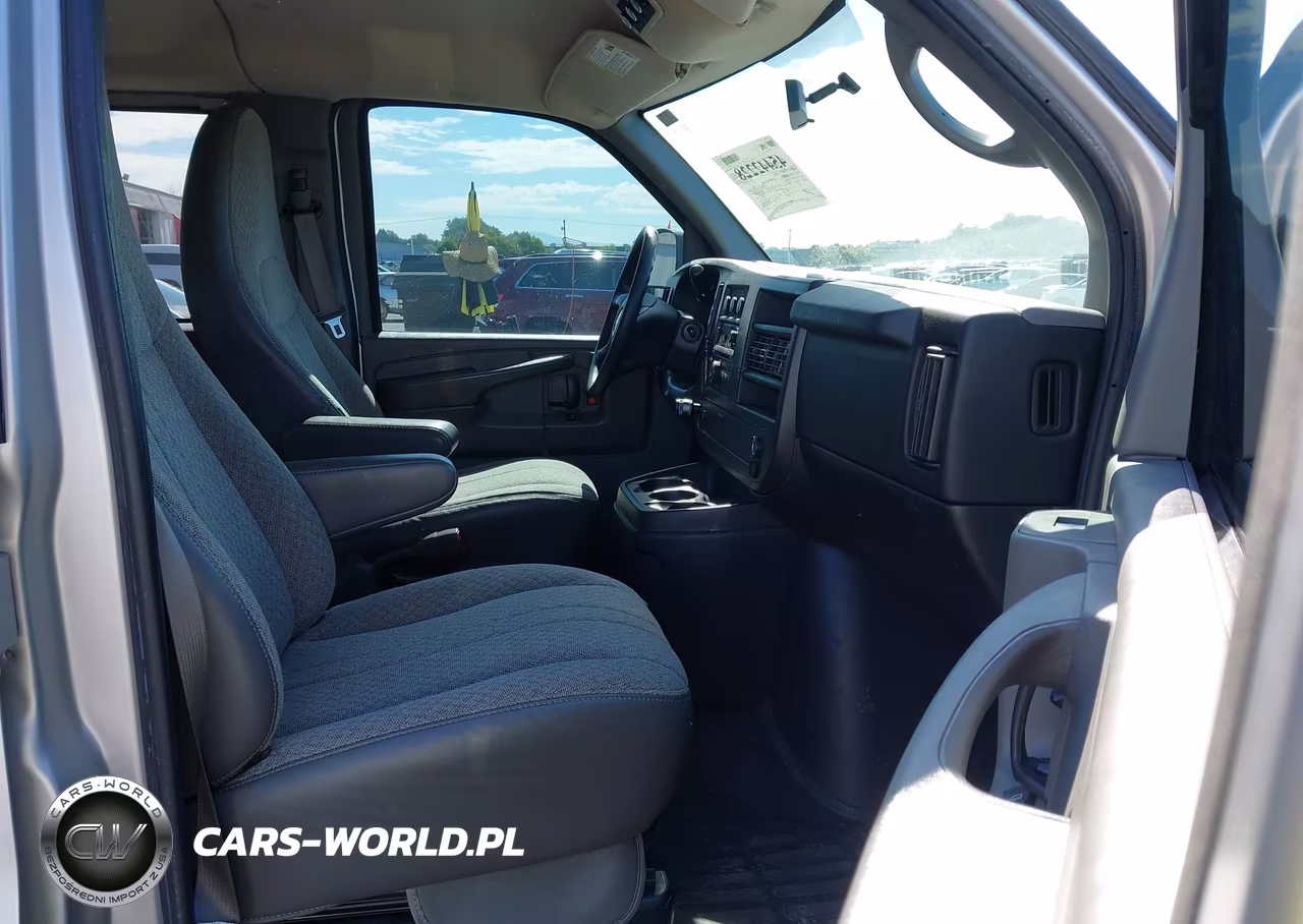 2010 Chevrolet Express 1500 Lt VIN:1GNUGCD41A1175906 - 5