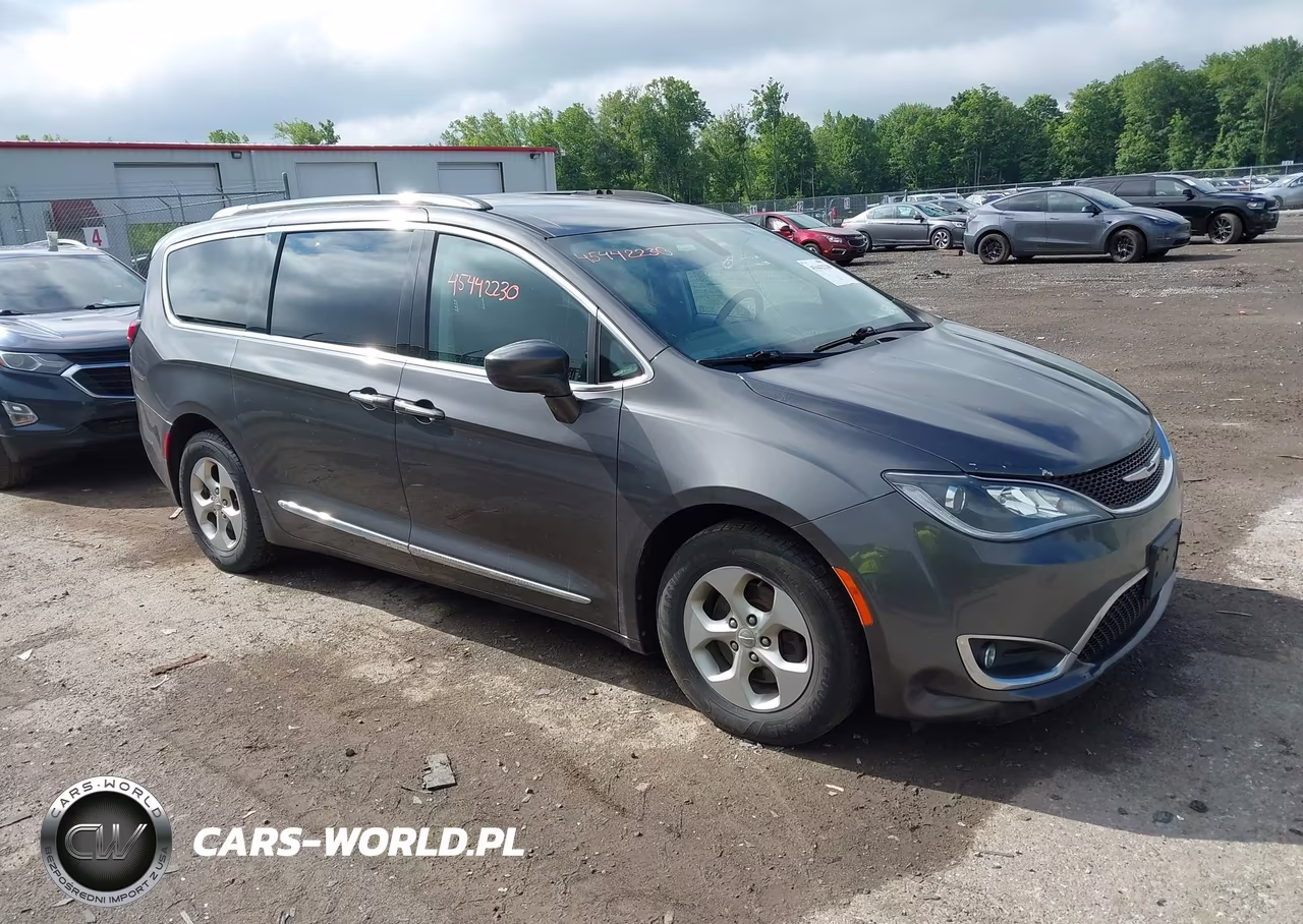 2017 Chrysler Pacifica Touring-L Plus