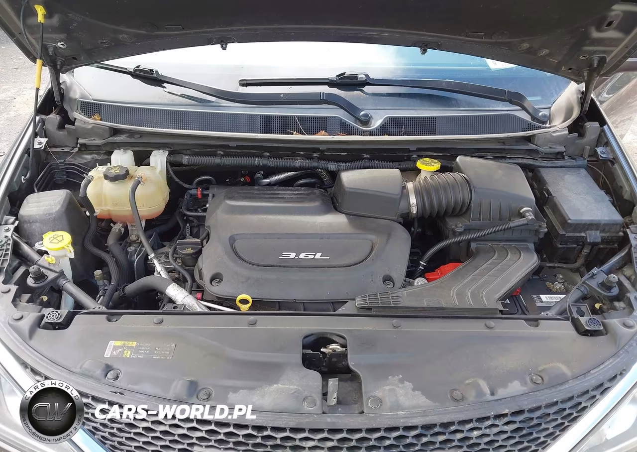 2017 Chrysler Pacifica Touring-L Plus VIN:2C4RC1EG0HR555977 - 10