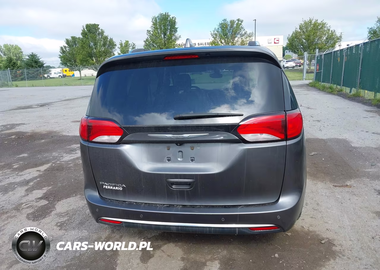 2017 Chrysler Pacifica Touring-L Plus VIN:2C4RC1EG0HR555977 - 16