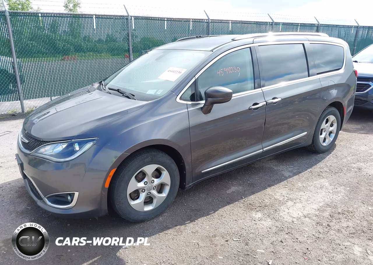 2017 Chrysler Pacifica Touring-L Plus VIN:2C4RC1EG0HR555977 - 2