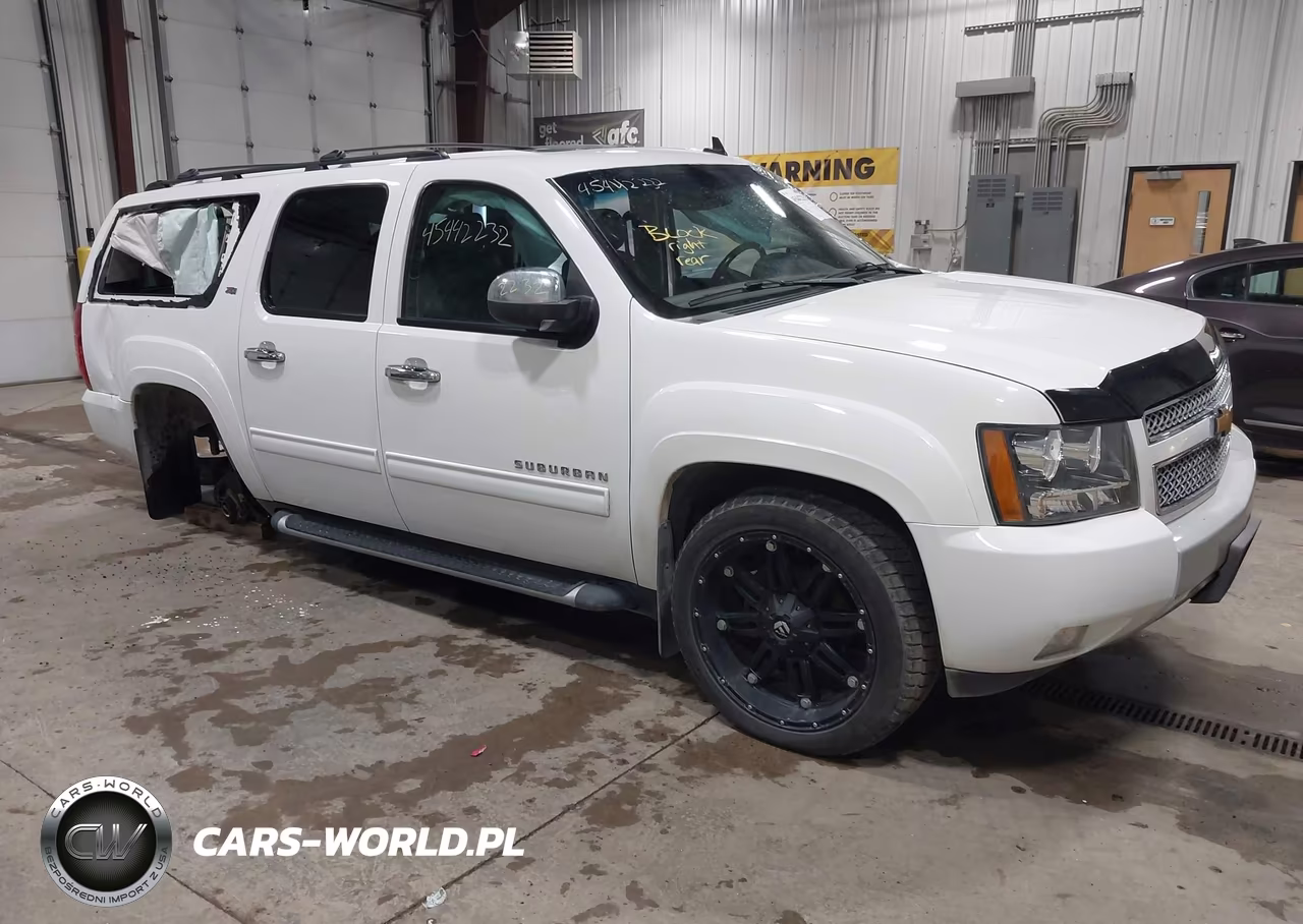 2013 Chevrolet Suburban Lt – zdjęcie 1 z 17