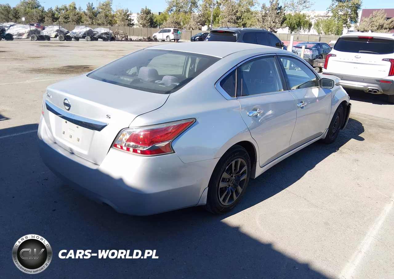 2015 Nissan Altima 2.5 S VIN:1N4AL3AP2FC177901 - 4