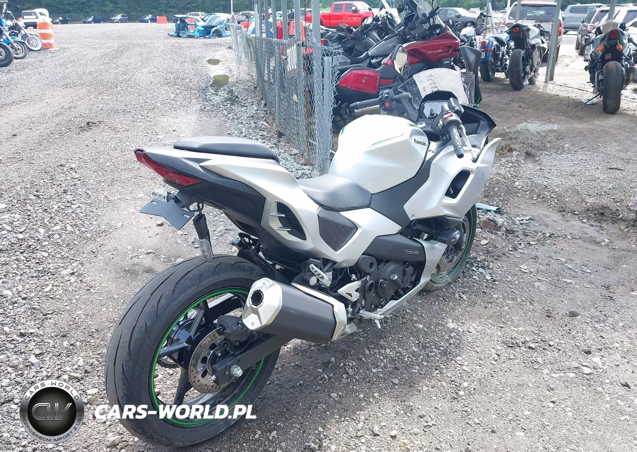 2024 Kawasaki Cx500 VIN:ML5CXGA1XRDA04522 - 4