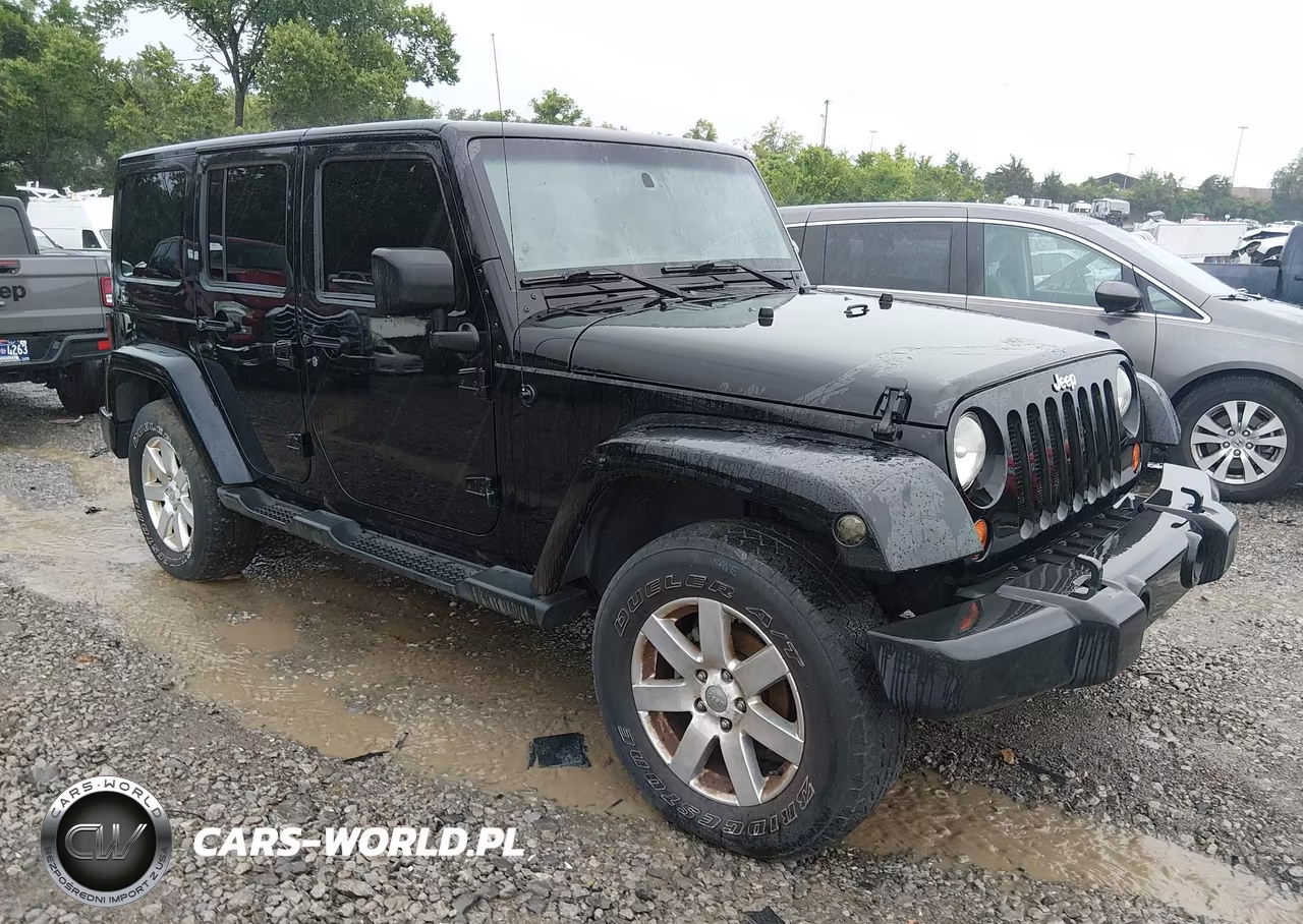 2013 Jeep Wrangler Unlimited Sahara – zdjęcie 1 z 17
