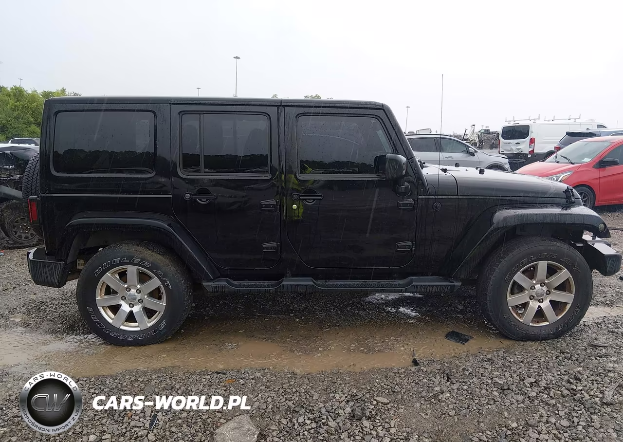 2013 Jeep Wrangler Unlimited Sahara VIN:1C4BJWEG1DL624957 - 13