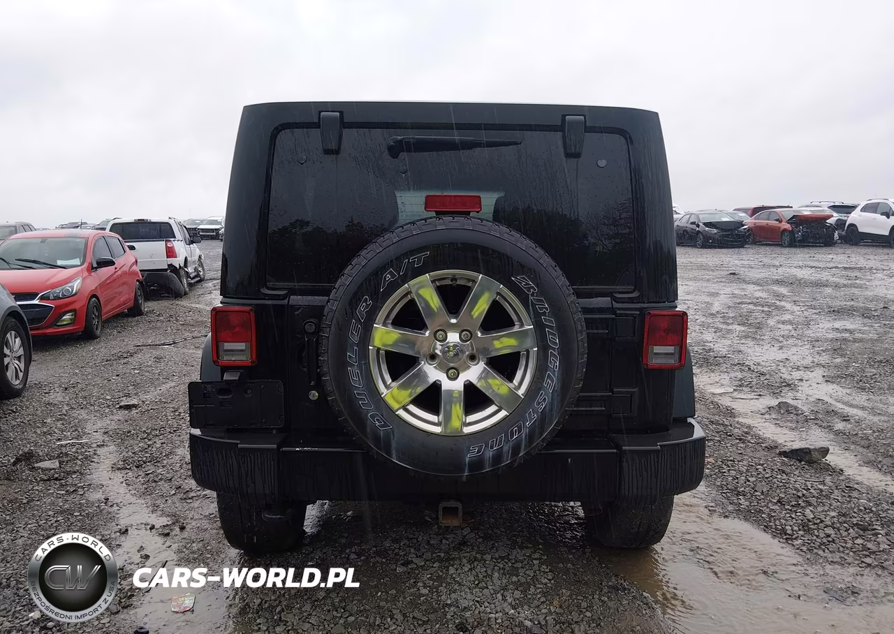 2013 Jeep Wrangler Unlimited Sahara VIN:1C4BJWEG1DL624957 - 16