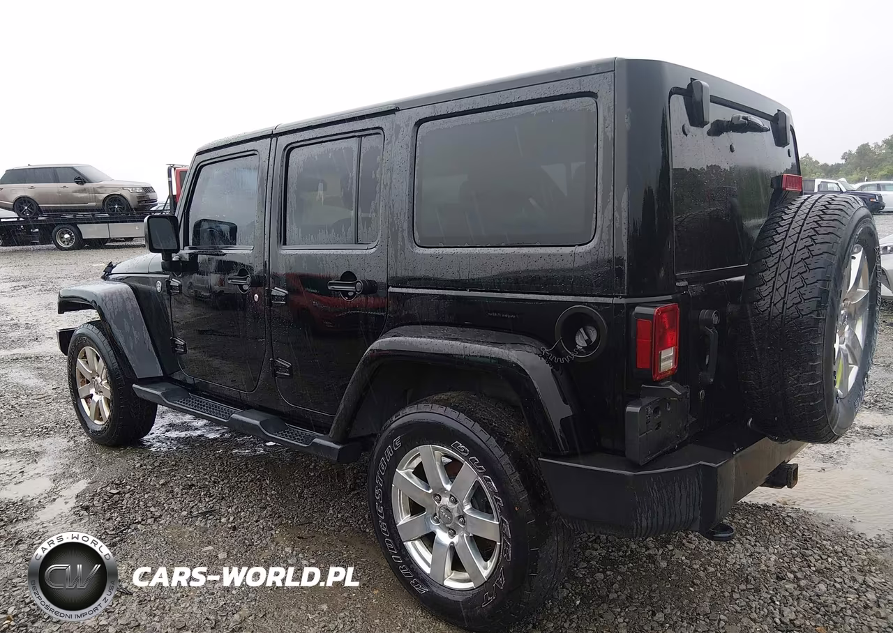 2013 Jeep Wrangler Unlimited Sahara VIN:1C4BJWEG1DL624957 - 3
