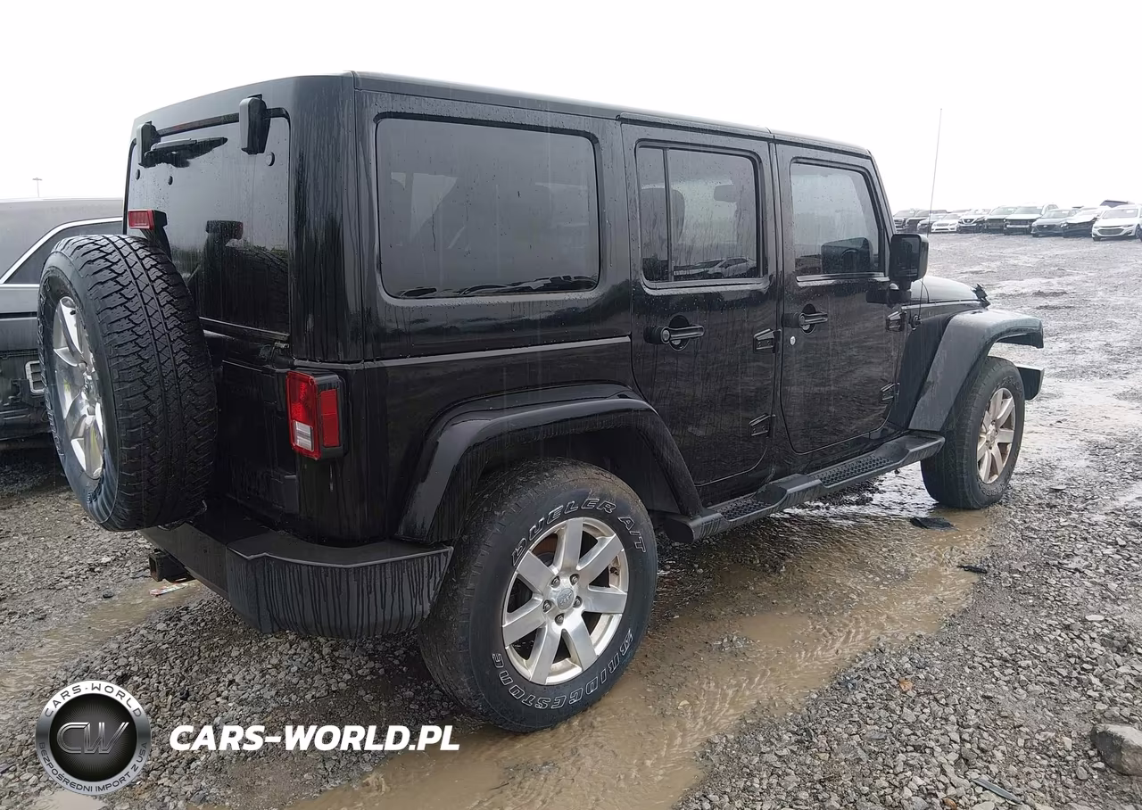 2013 Jeep Wrangler Unlimited Sahara VIN:1C4BJWEG1DL624957 - 4