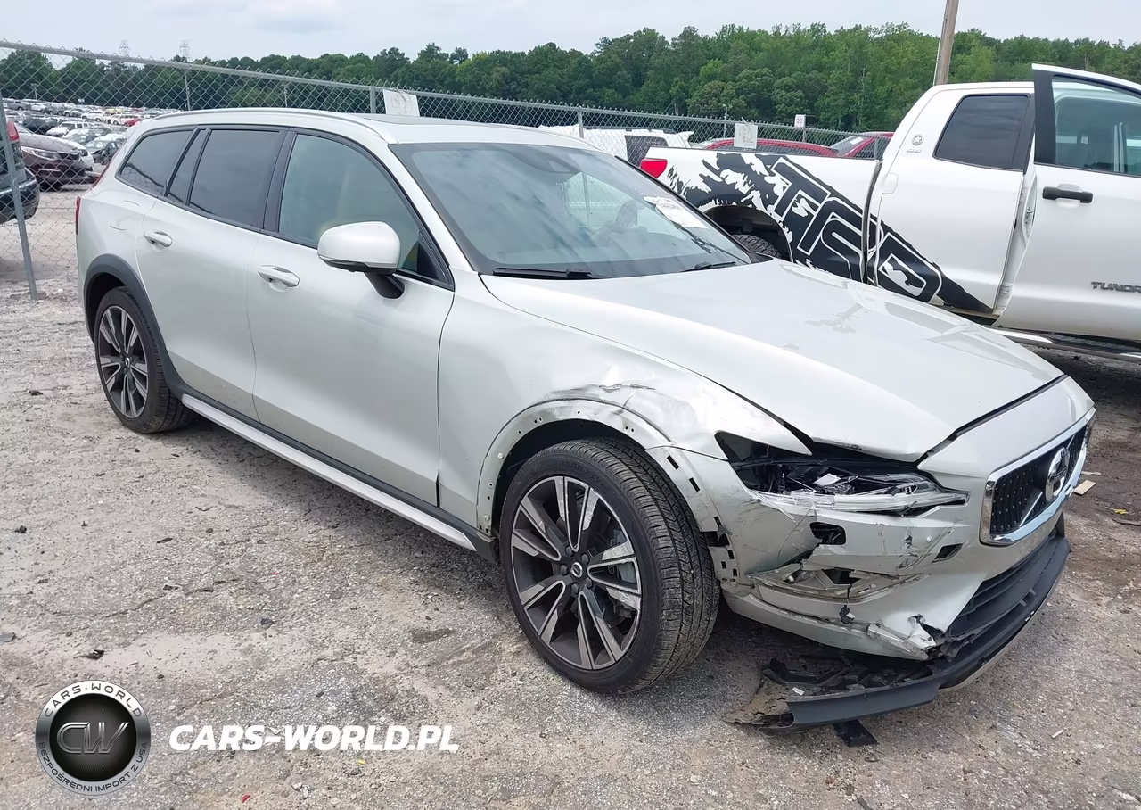 2020 Volvo V60 Cross Country T5 – zdjęcie 1 z 17