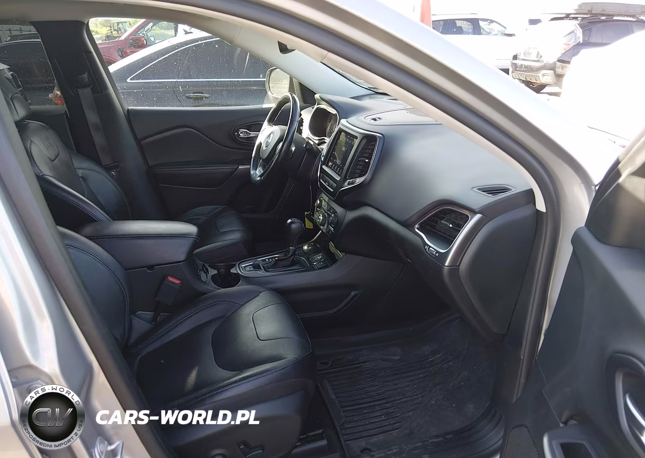 2021 Jeep Cherokee Latitude Lux 4X4 VIN:1C4PJMMN6MD109019 - 5