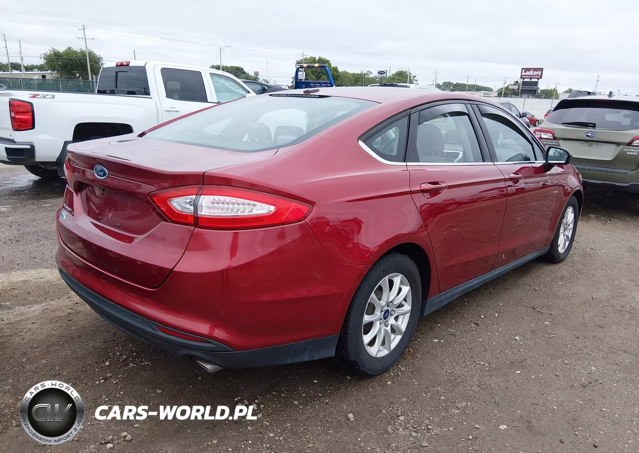 2015 Ford Fusion S VIN:3FA6P0G75FR136938 - 4