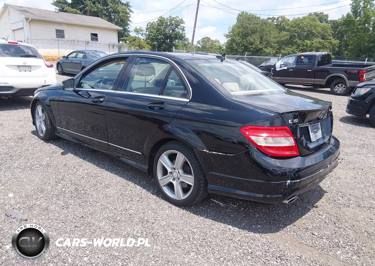 2011 Mercedes-Benz C 300 Luxury 4Matic-Sport 4Matic VIN:WDDGF8BB2BR174635 - 3