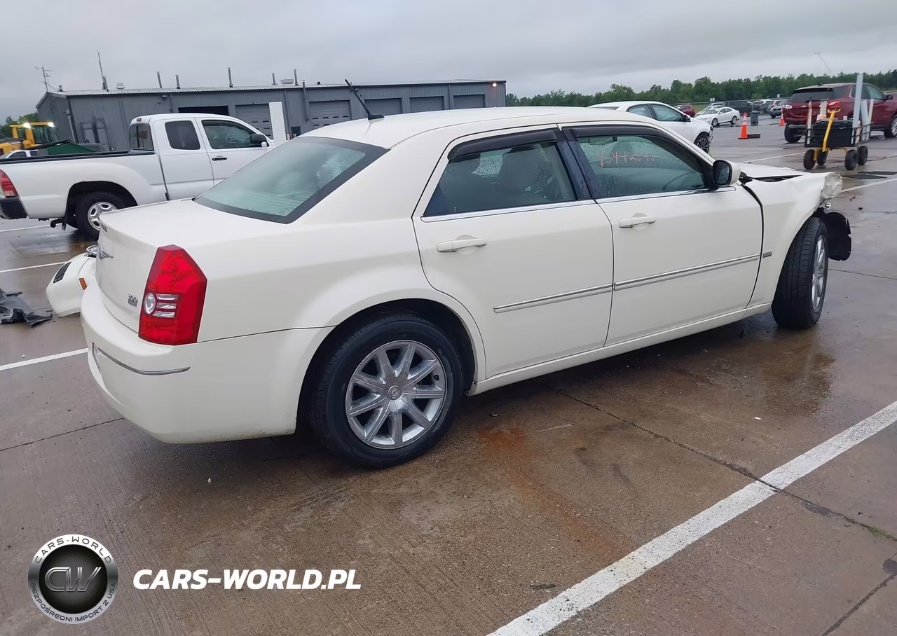 2008 Chrysler 300 Touring VIN:2C3LA53G18H171206 - 4