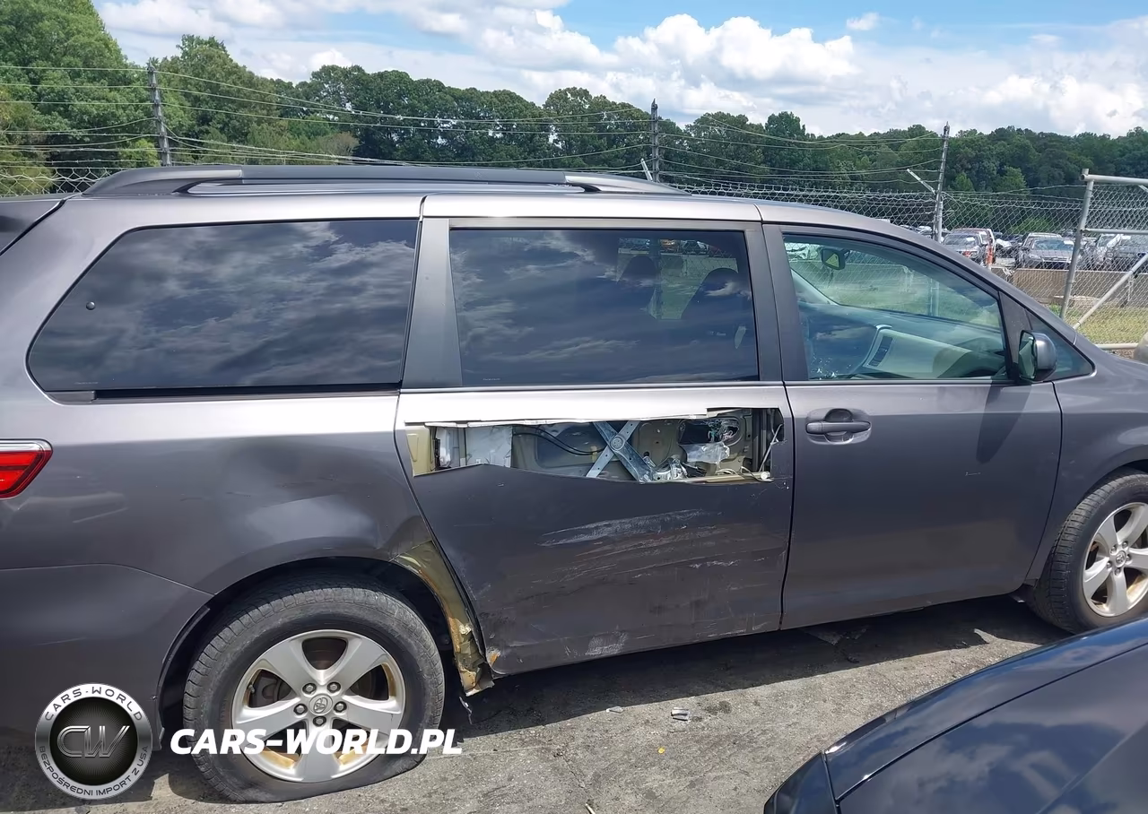 2015 Toyota Sienna Le 8 Passenger VIN:5TDKK3DC1FS624503 - 13