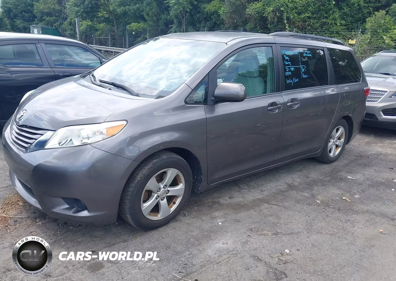 2015 Toyota Sienna Le 8 Passenger VIN:5TDKK3DC1FS624503 - 2