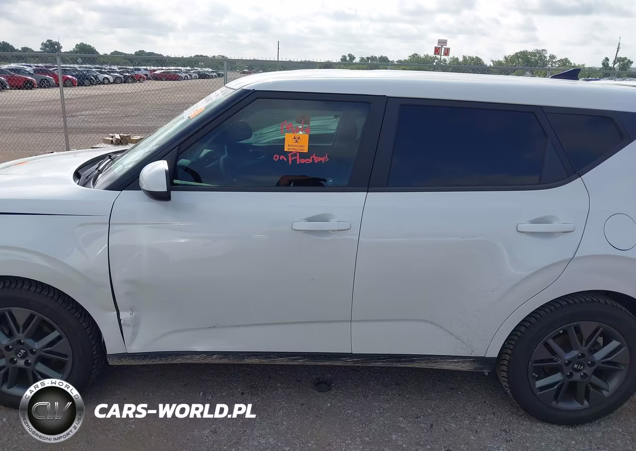 2021 Kia Soul S VIN:KNDJ23AU8M7793286 - 14
