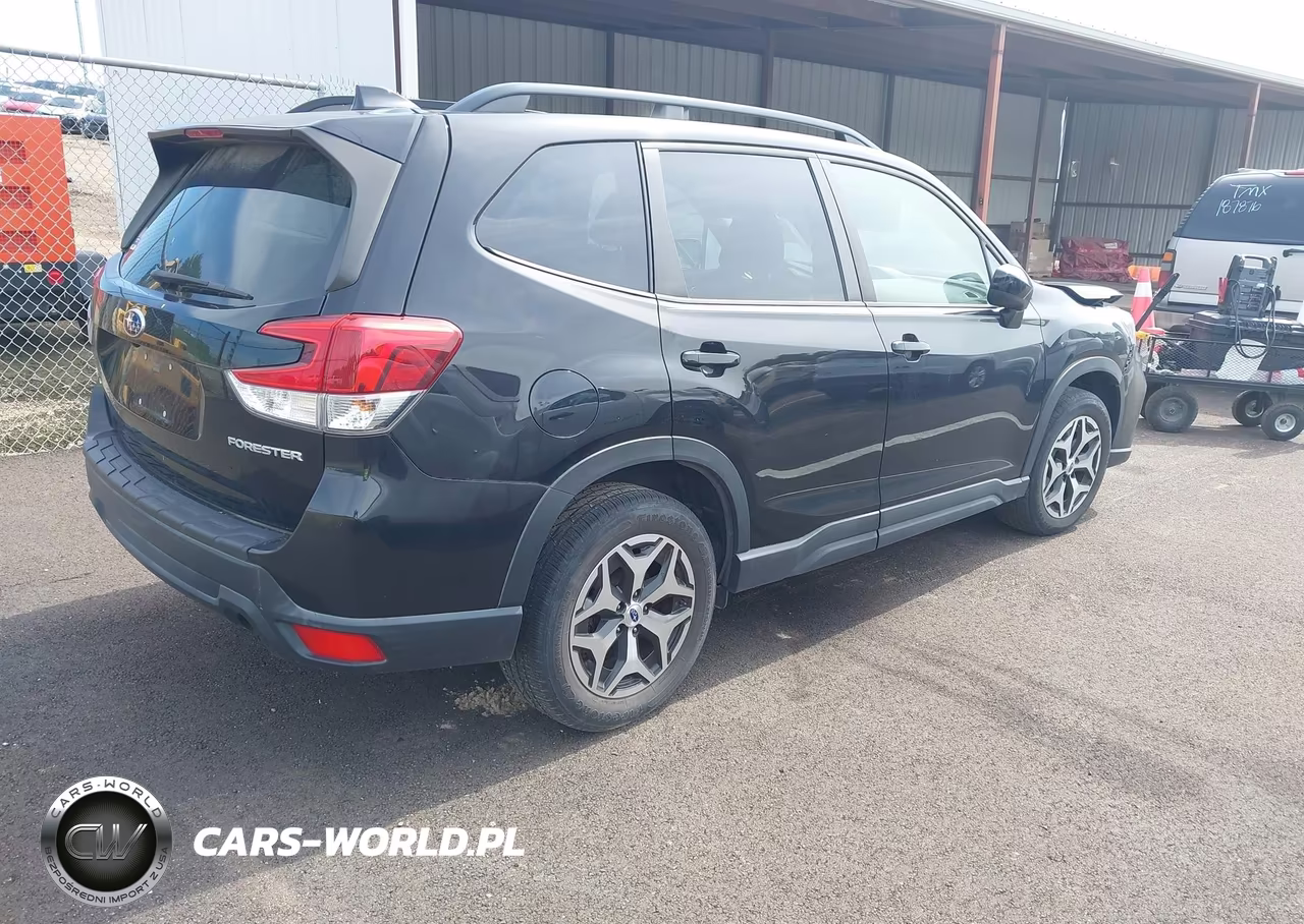2019 Subaru Forester Premium VIN:JF2SKAEC0KH509183 - 4