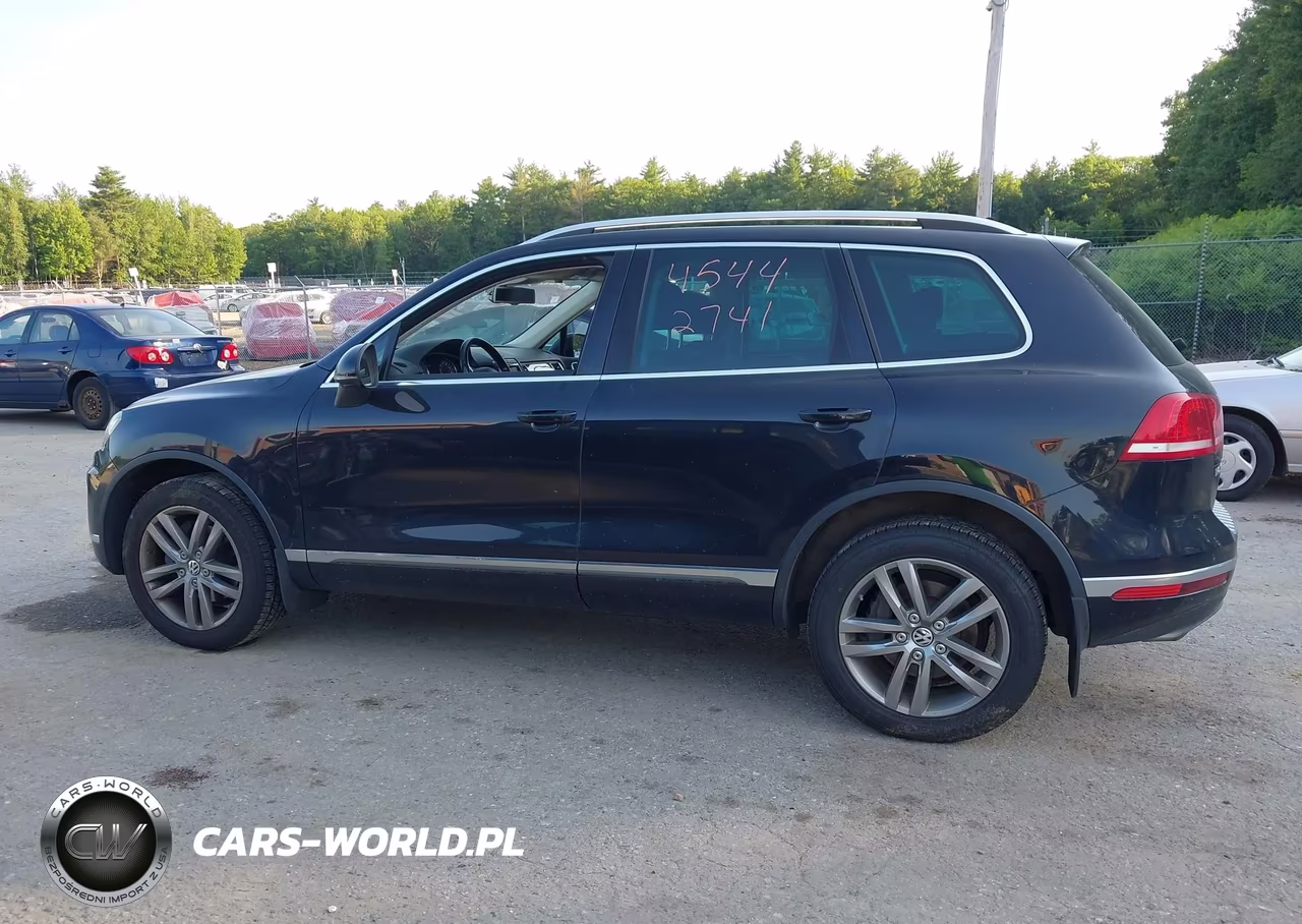 2015 Volkswagen Touareg Tdi Lux VIN:WVGEP9BP9FD002424 - 14