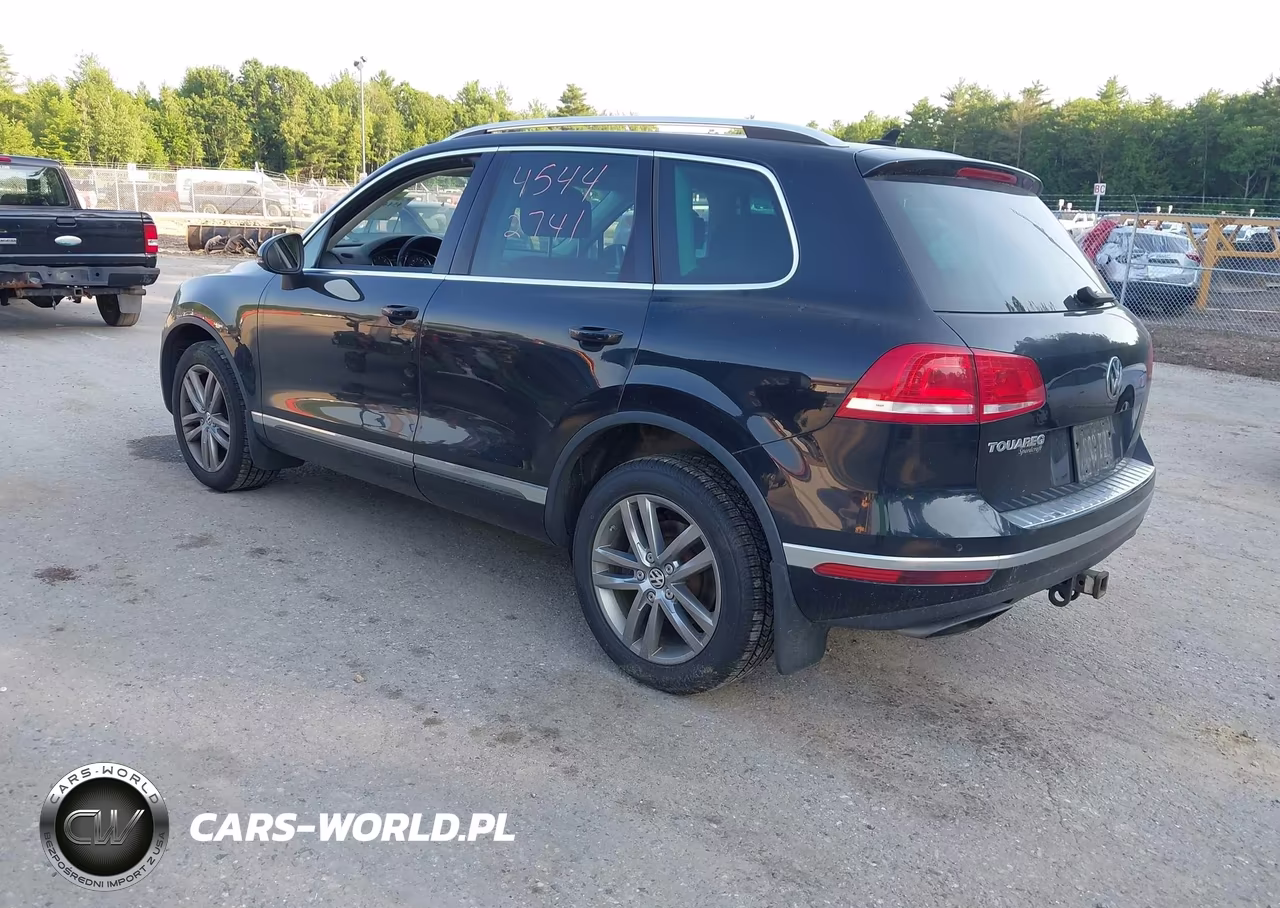2015 Volkswagen Touareg Tdi Lux VIN:WVGEP9BP9FD002424 - 3