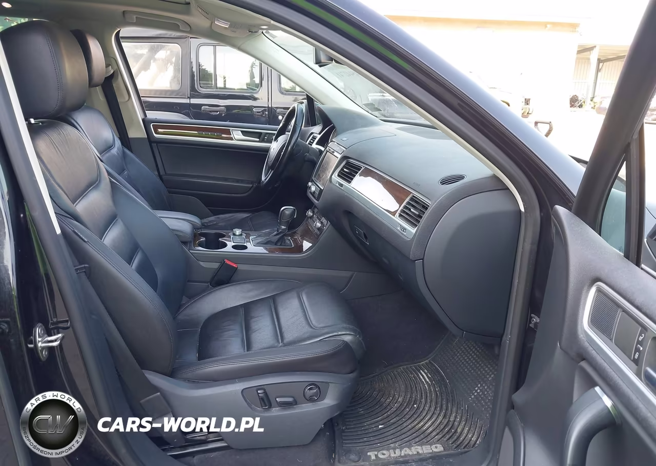2015 Volkswagen Touareg Tdi Lux VIN:WVGEP9BP9FD002424 - 5