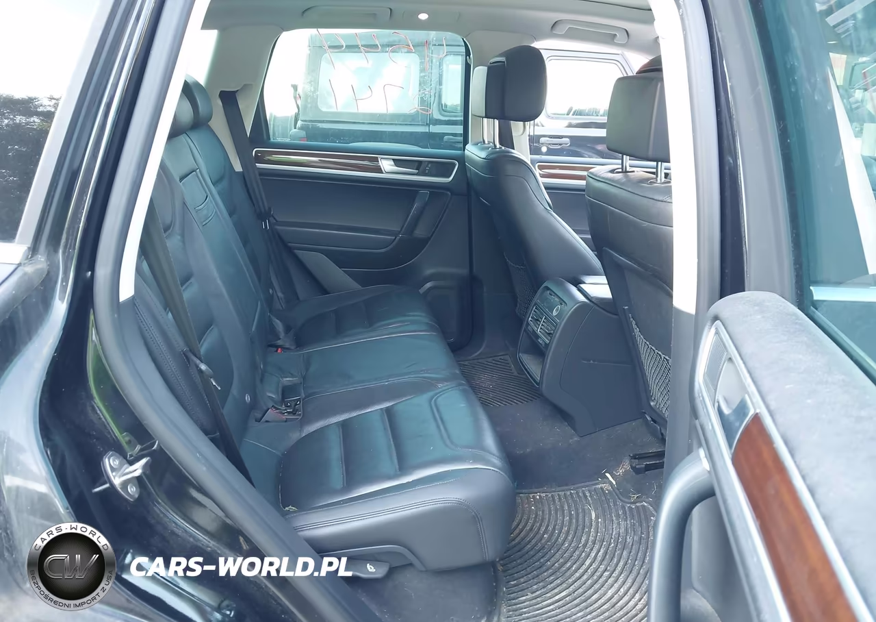 2015 Volkswagen Touareg Tdi Lux VIN:WVGEP9BP9FD002424 - 8