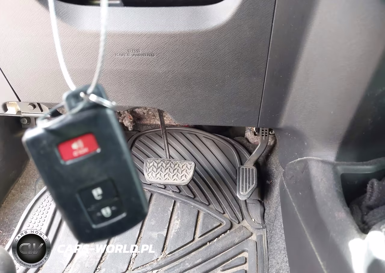 2012 Toyota Prius C Four VIN:JTDKDTB39C1512196 - 11