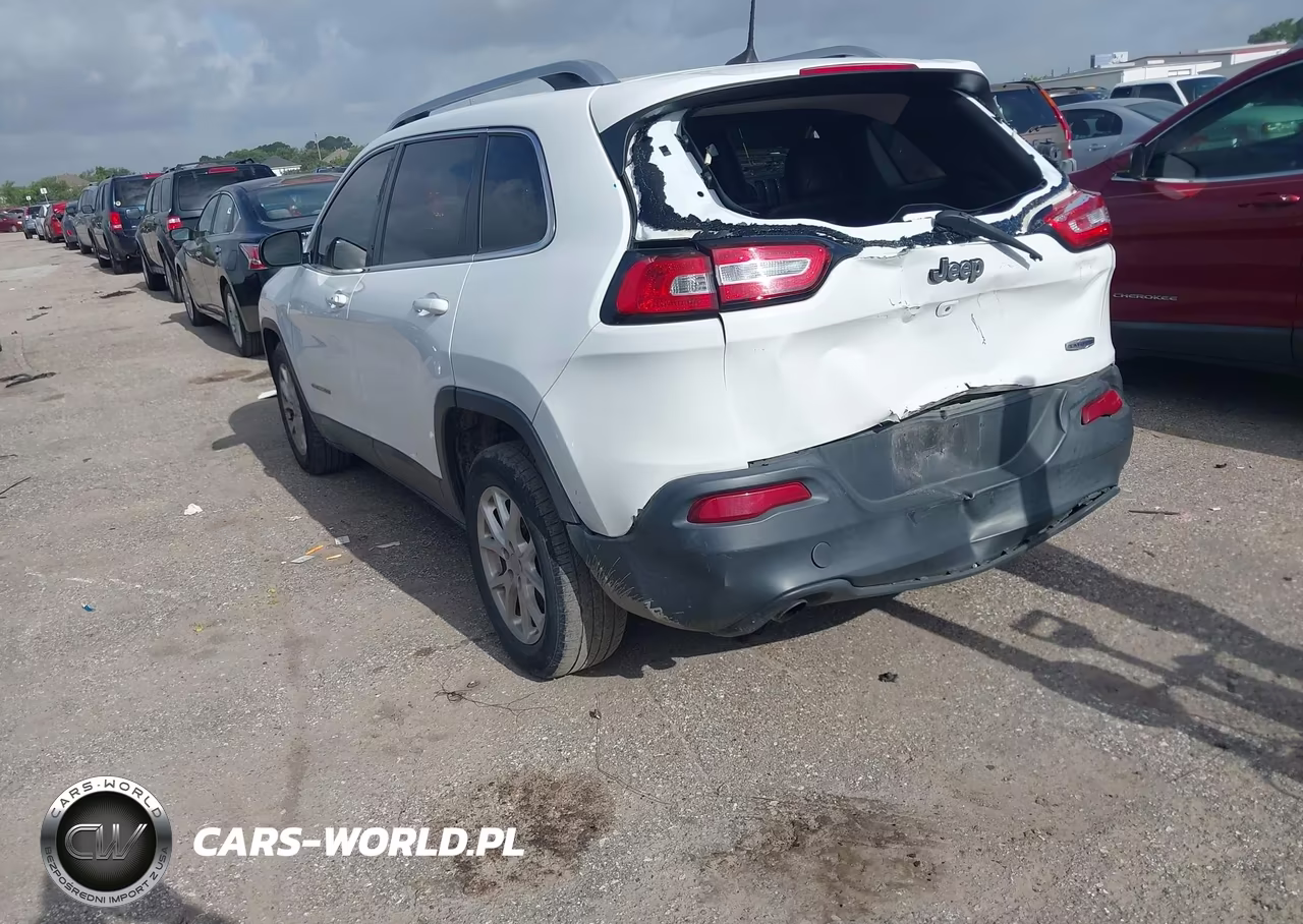 2018 Jeep Cherokee Latitude Plus Fwd VIN:1C4PJLLBXJD605955 - 3