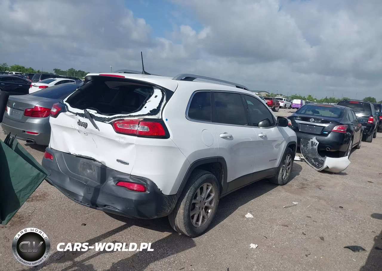 2018 Jeep Cherokee Latitude Plus Fwd VIN:1C4PJLLBXJD605955 - 4