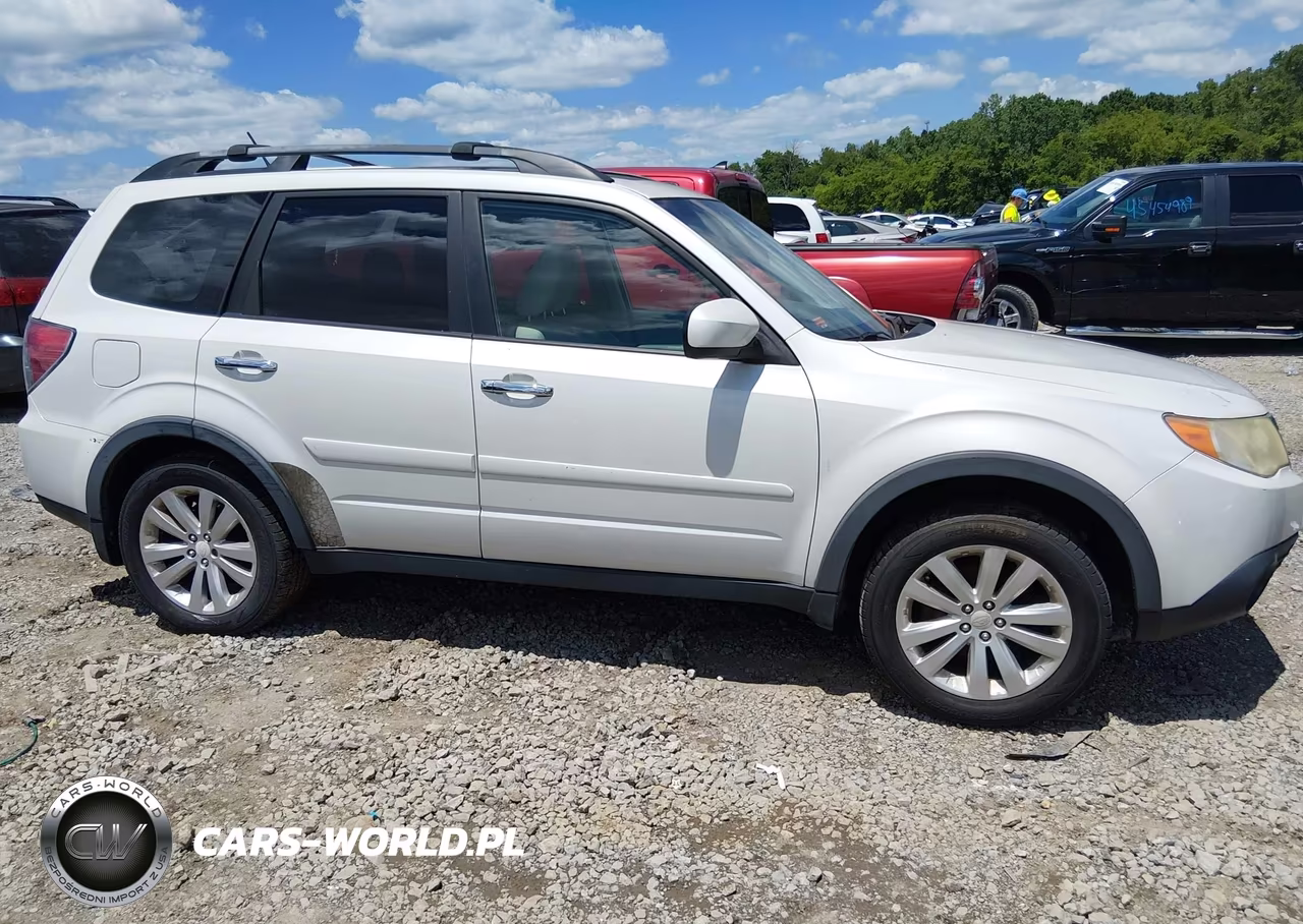 2011 Subaru Forester 2.5X Premium VIN:JF2SHADC2BH758083 - 6