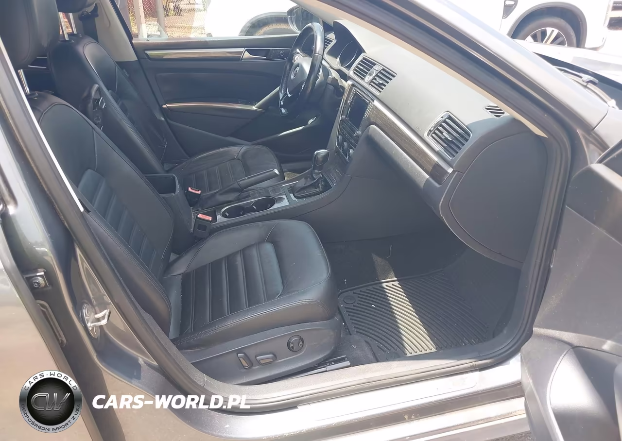 2016 Volkswagen Passat 1.8T Sel VIN:1VWCT7A37GC025554 - 5