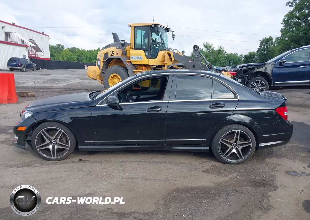 2014 Mercedes-Benz C 300 Sport 4Matic VIN:WDDGF8AB1ER307701 - 14
