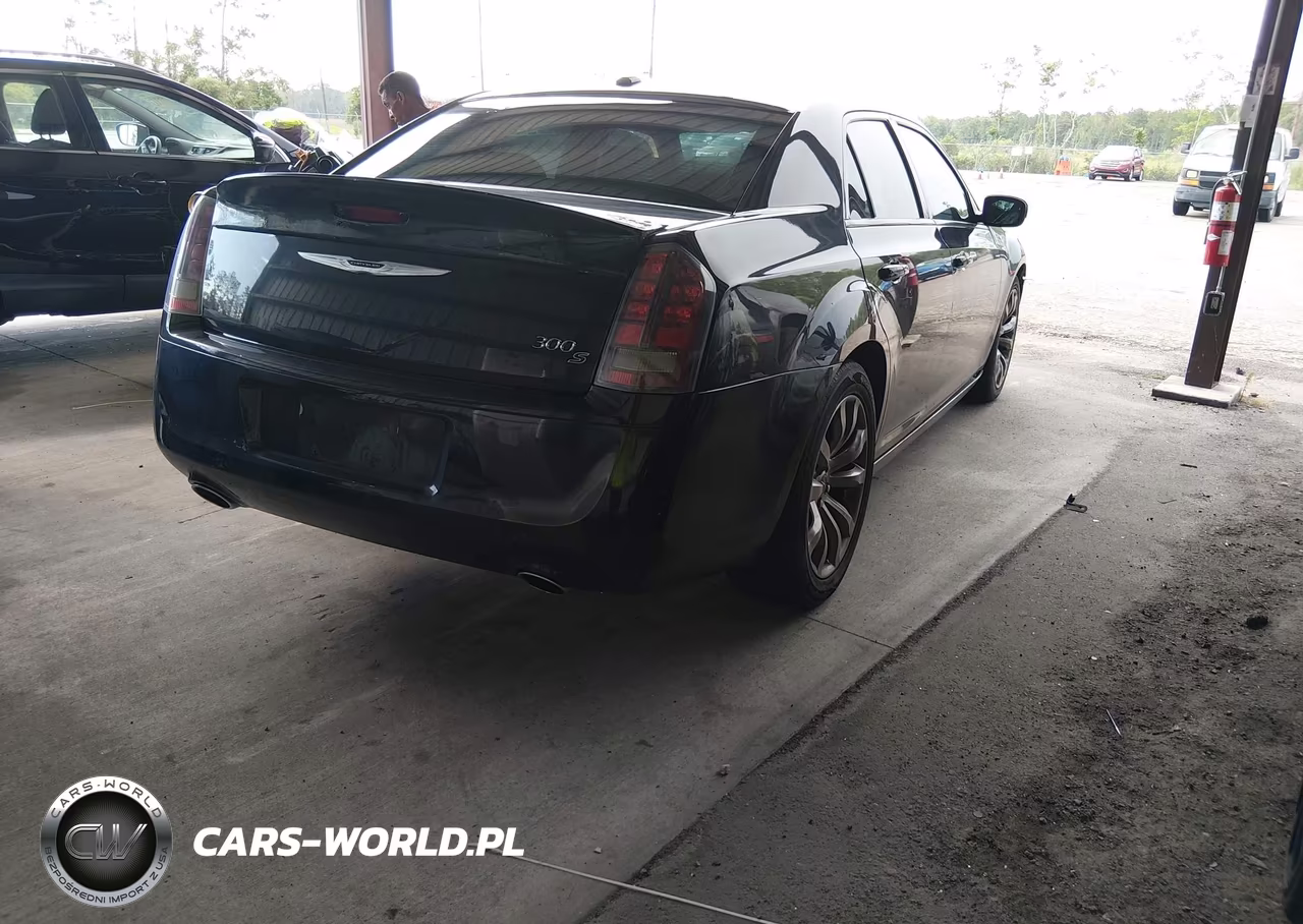 2014 Chrysler 300 300S VIN:2C3CCABG9EH250803 - 4