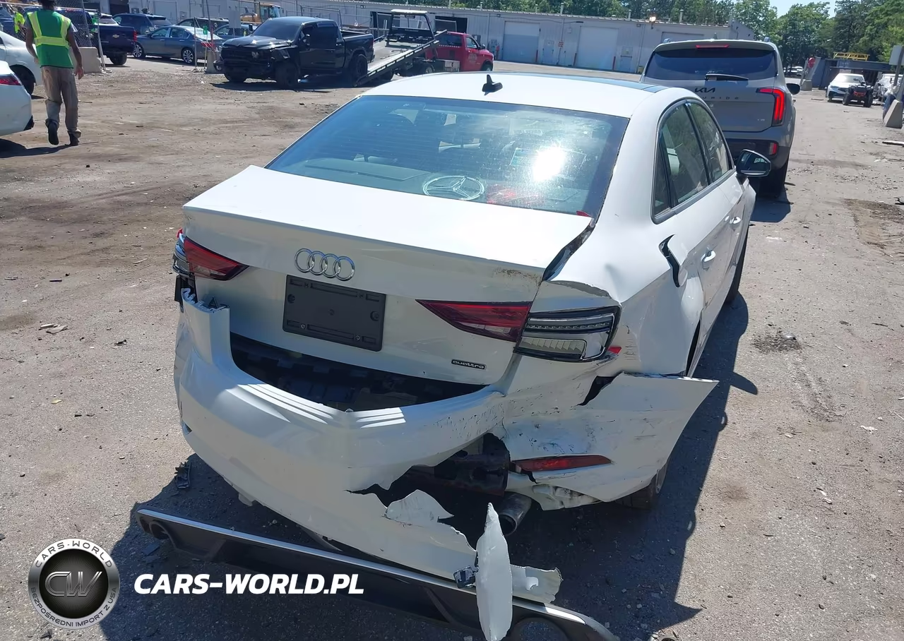 2019 Audi A3 45 Premium VIN:WAUBEGFF7K1016611 - 4