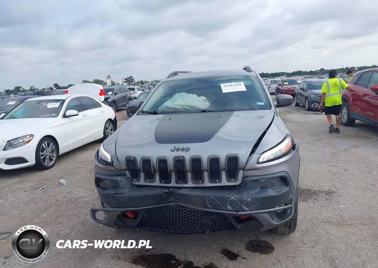 2015 Jeep Cherokee Trailhawk VIN:1C4PJMBS0FW570751 - 12