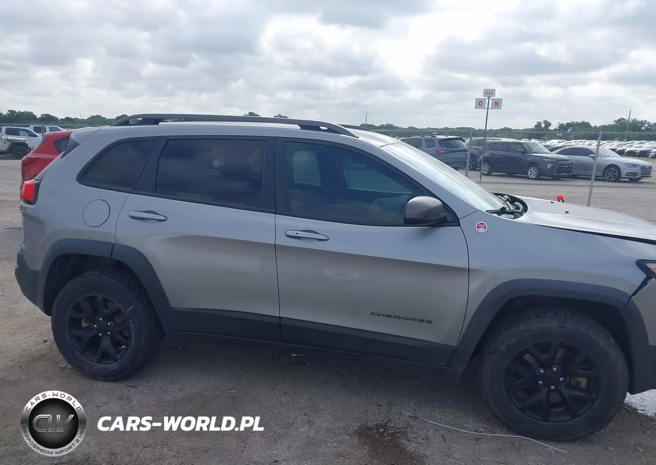 2015 Jeep Cherokee Trailhawk VIN:1C4PJMBS0FW570751 - 13